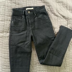 Levi’s black skinny jean 721